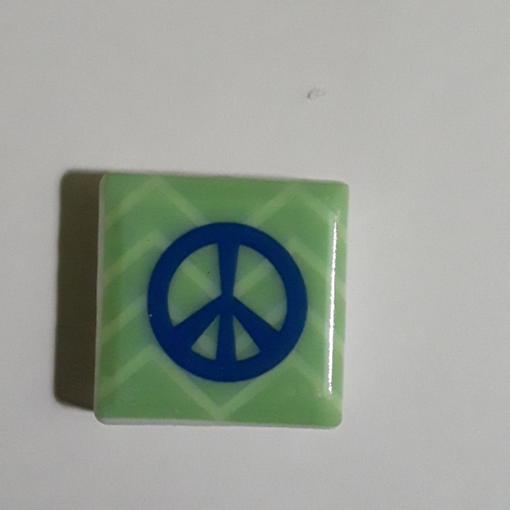 8 Colorful Mini Magnets - Picture 5 of 10